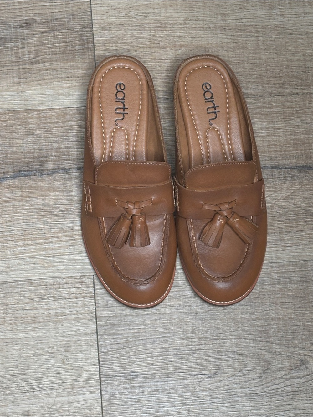 Earth Medium Brown Leather Casual Slip-on Round Toe Loafers Size 6